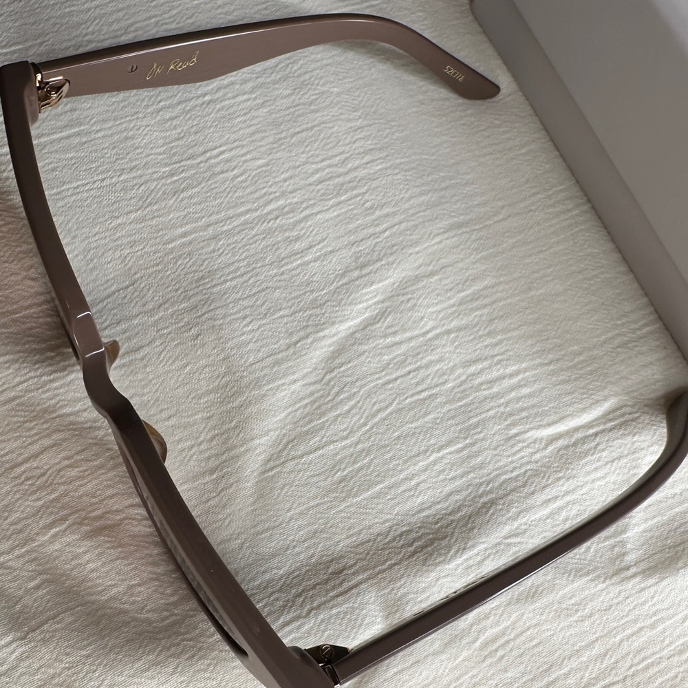 Dezi ‘On Read’ Women's Matte Stone Sunglasses - Picture 3 of 8